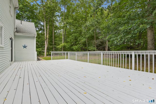 11 Ebony Lane, Essex, CT 06442
