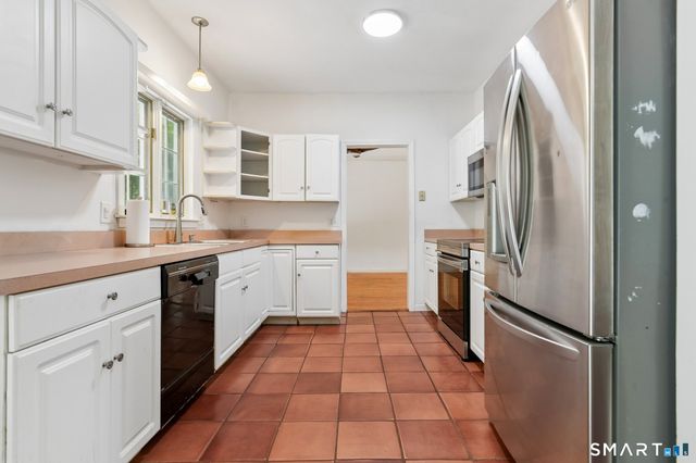 11 Ebony Lane, Essex, CT 06442