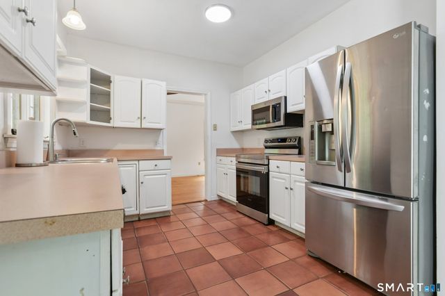 11 Ebony Lane, Essex, CT 06442