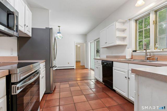 11 Ebony Lane, Essex, CT 06442