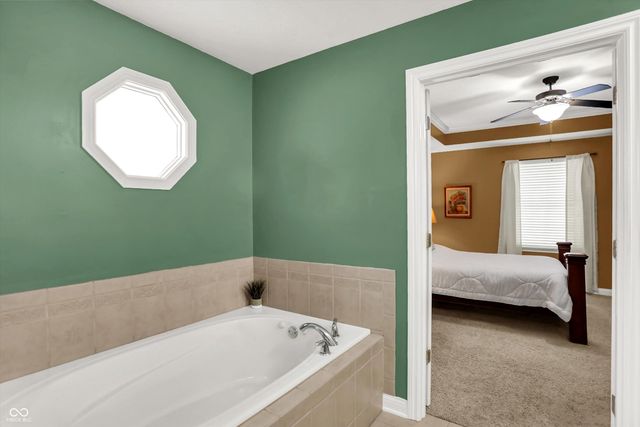 6670 Woodcrest Drive, Avon, IN 46123