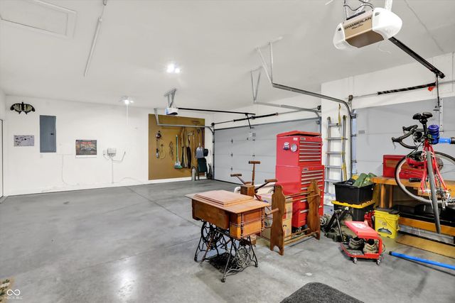 6670 Woodcrest Drive, Avon, IN 46123