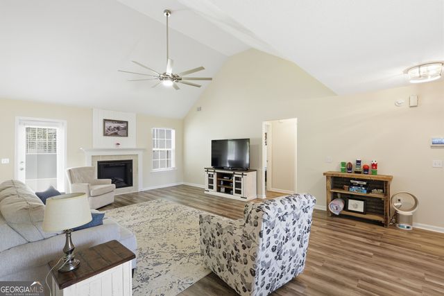 1209 Peacock Trail, Hinesville, GA 31313