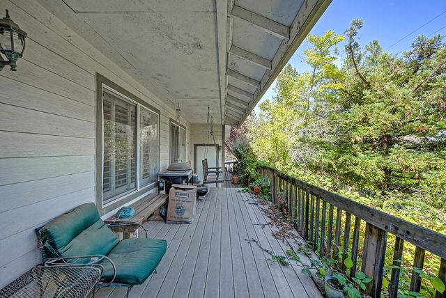 10520 Oak Springs Rd, Penn Valley, CA 95946