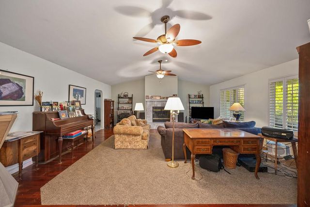 10520 Oak Springs Rd, Penn Valley, CA 95946