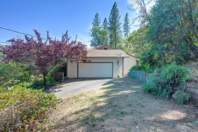 10520 Oak Springs Rd, Penn Valley, CA 95946