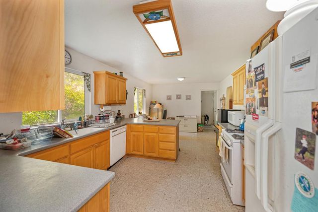 10520 Oak Springs Rd, Penn Valley, CA 95946