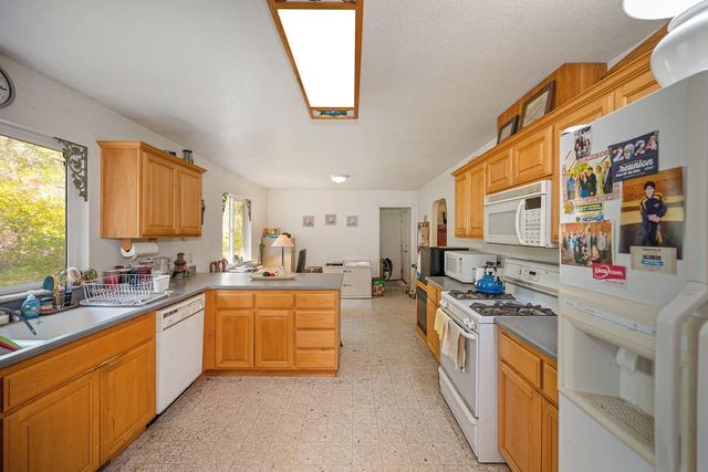 10520 Oak Springs Rd, Penn Valley, CA 95946