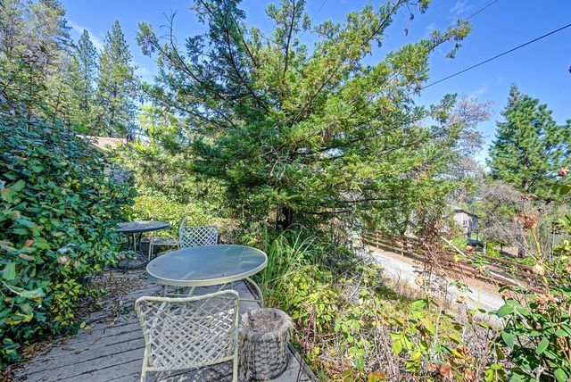 10520 Oak Springs Rd, Penn Valley, CA 95946