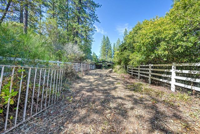 10520 Oak Springs Rd, Penn Valley, CA 95946