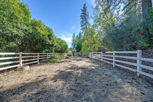 10520 Oak Springs Rd, Penn Valley, CA 95946