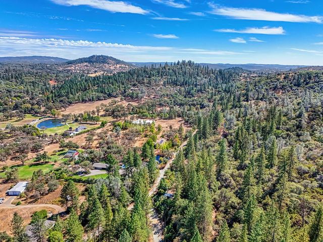 10520 Oak Springs Rd, Penn Valley, CA 95946