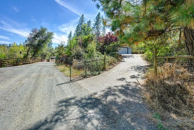 10520 Oak Springs Rd, Penn Valley, CA 95946