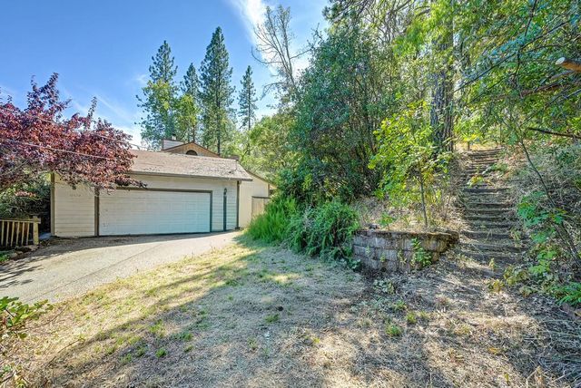 10520 Oak Springs Rd, Penn Valley, CA 95946
