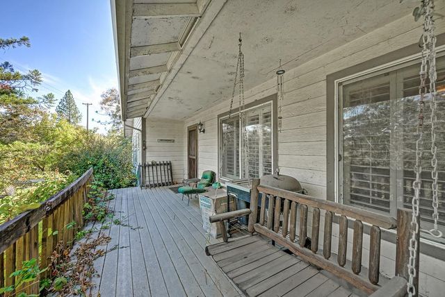 10520 Oak Springs Rd, Penn Valley, CA 95946