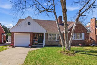 59 Hall Place, Grosse Pointe Farms, MI 48236
