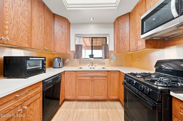 3660 W El Moraga Place, Tucson, AZ 85745