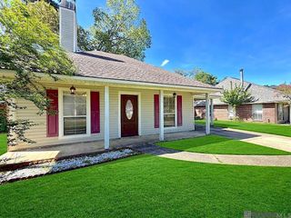 13953 J R Dr, Walker, LA 70785