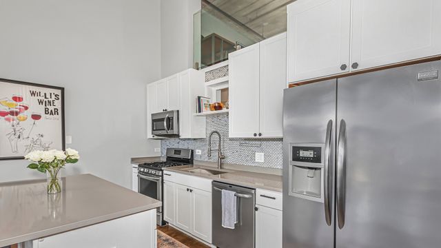 758 N Larrabee Street 408, Chicago, IL 60654