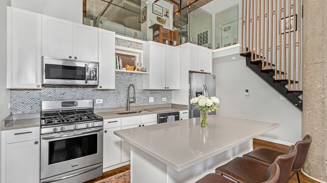 758 N Larrabee Street 408, Chicago, IL 60654