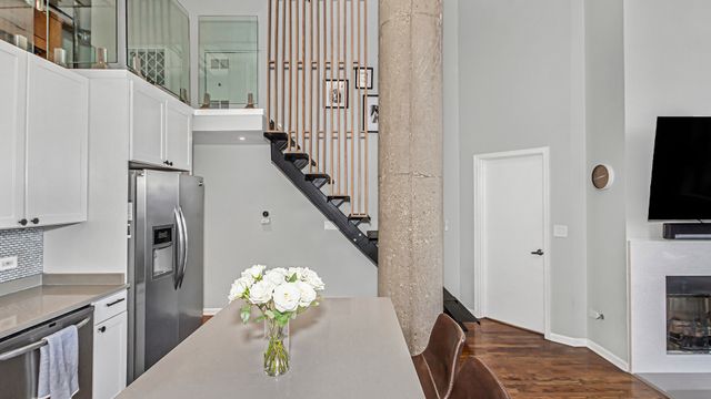 758 N Larrabee Street 408, Chicago, IL 60654