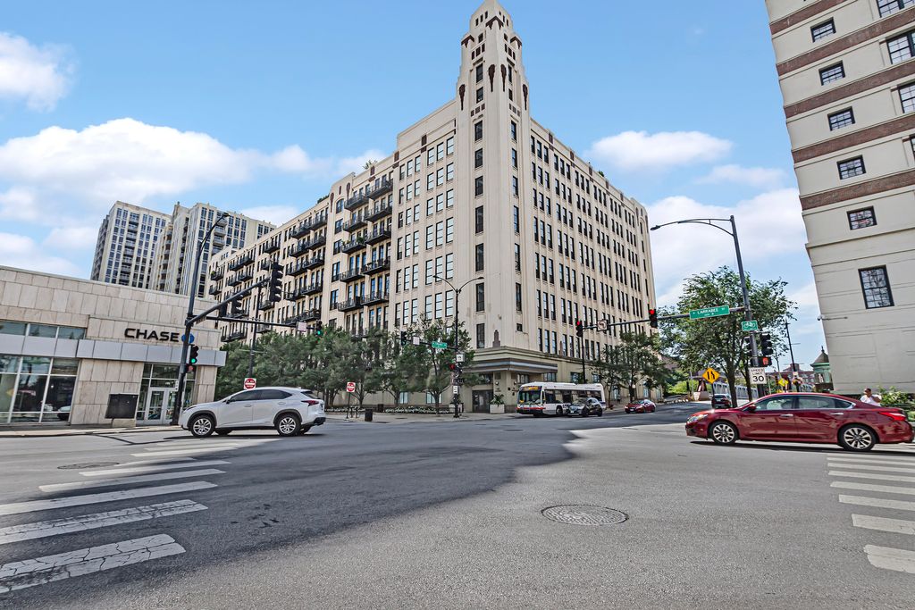758 N Larrabee Street 408, Chicago, IL 60654