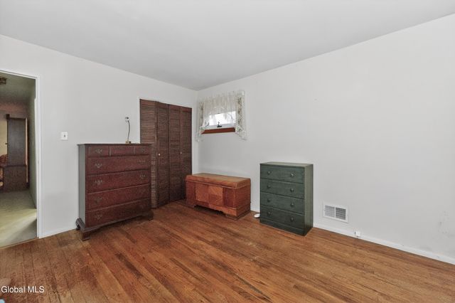 49 Tattersall Lane, Colonie, NY 12205