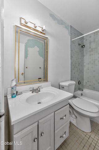 49 Tattersall Lane, Colonie, NY 12205