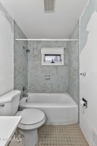 49 Tattersall Lane, Colonie, NY 12205