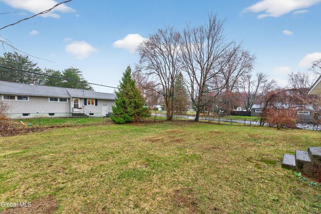 49 Tattersall Lane, Colonie, NY 12205