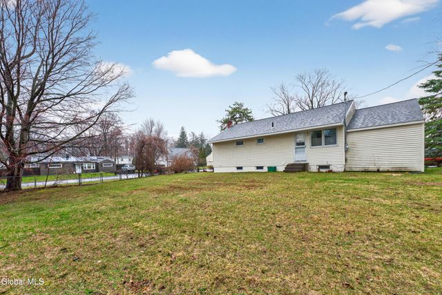 49 Tattersall Lane, Colonie, NY 12205