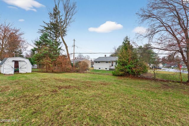 49 Tattersall Lane, Colonie, NY 12205