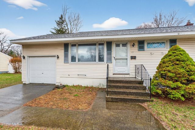 49 Tattersall Lane, Colonie, NY 12205