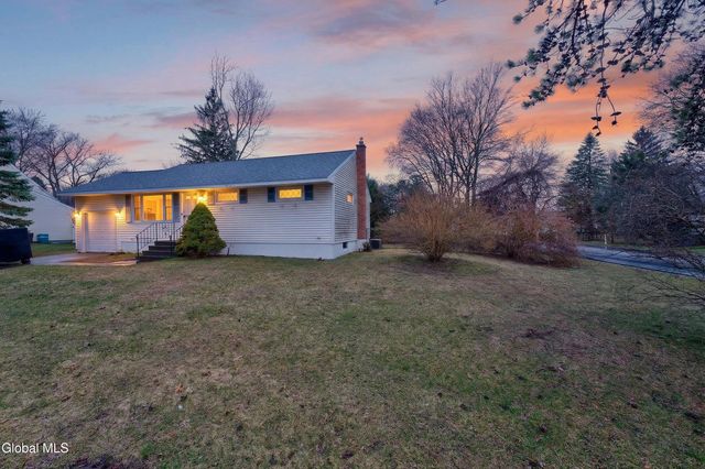 49 Tattersall Lane, Colonie, NY 12205