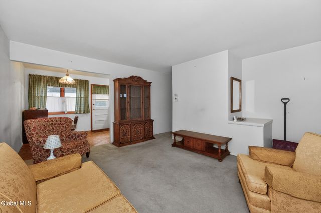 49 Tattersall Lane, Colonie, NY 12205