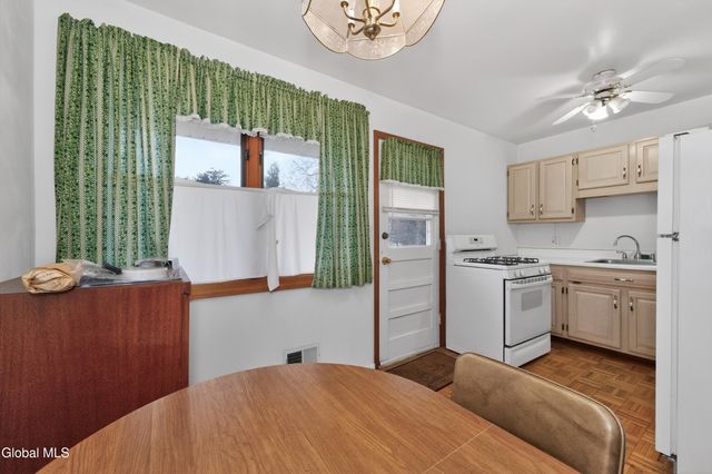 49 Tattersall Lane, Colonie, NY 12205