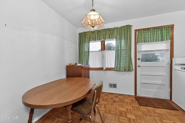 49 Tattersall Lane, Colonie, NY 12205