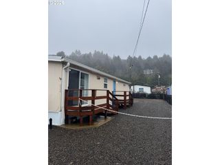 624 S Dolphin St S, Rockaway Beach, OR 97136