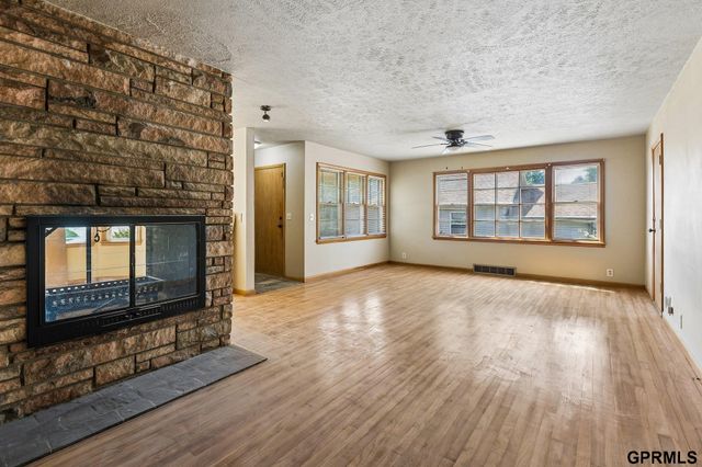 2928 S 50Th Street, Omaha, NE 68106