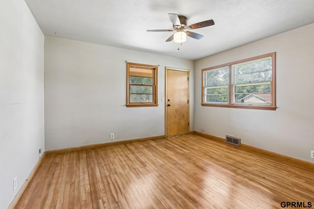 2928 S 50Th Street, Omaha, NE 68106