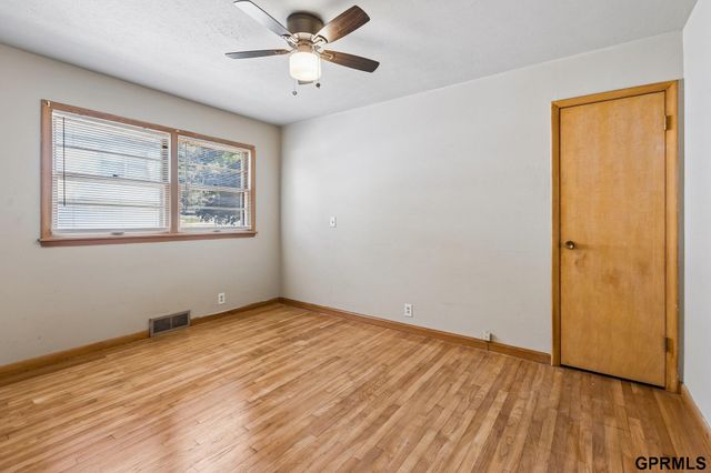 2928 S 50Th Street, Omaha, NE 68106