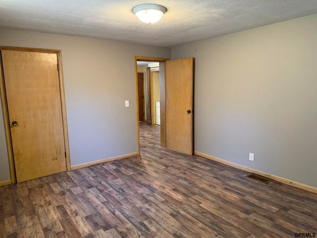 2928 S 50Th Street, Omaha, NE 68106