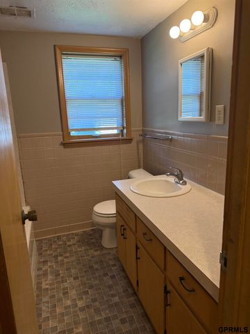 2928 S 50Th Street, Omaha, NE 68106