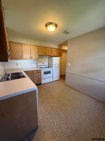 2928 S 50Th Street, Omaha, NE 68106