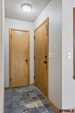 2928 S 50Th Street, Omaha, NE 68106