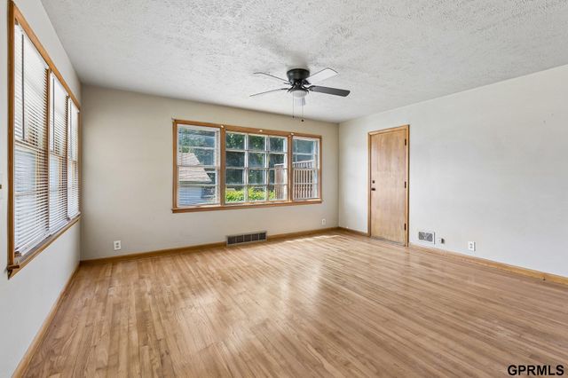2928 S 50Th Street, Omaha, NE 68106