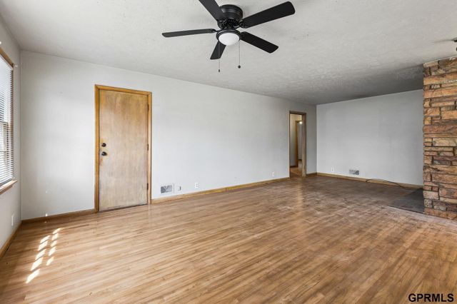2928 S 50Th Street, Omaha, NE 68106