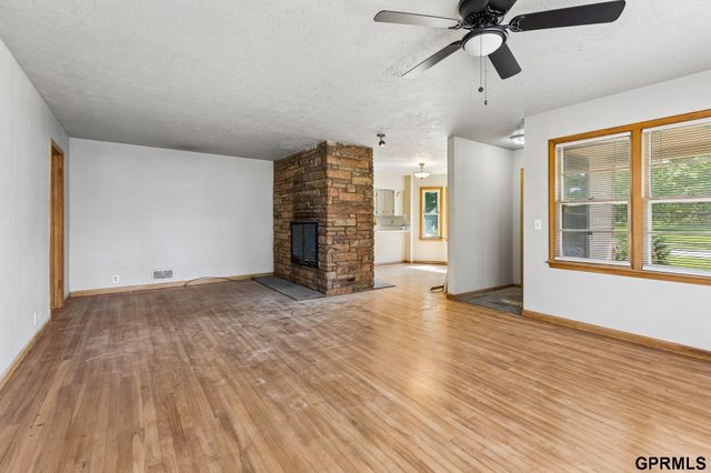 2928 S 50Th Street, Omaha, NE 68106