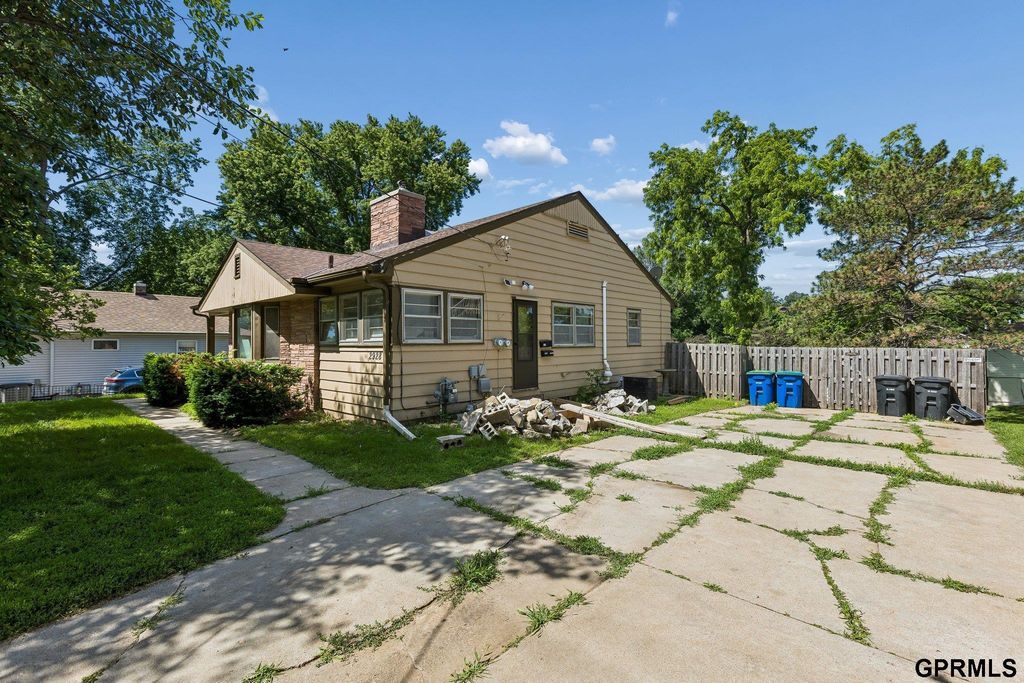 2928 S 50Th Street, Omaha, NE 68106
