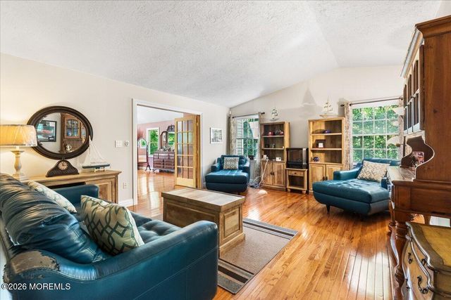 8 Grover Court, Jackson, NJ 08527